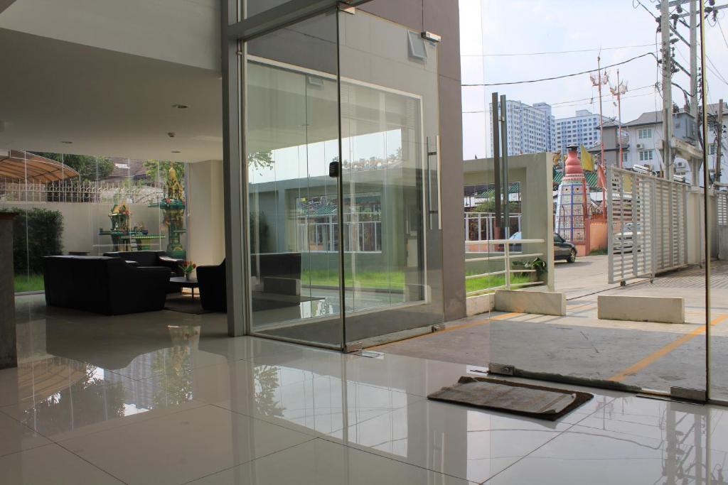 Utd Apartments Sukhumvit Ban Khlong Nang Li Buitenkant foto